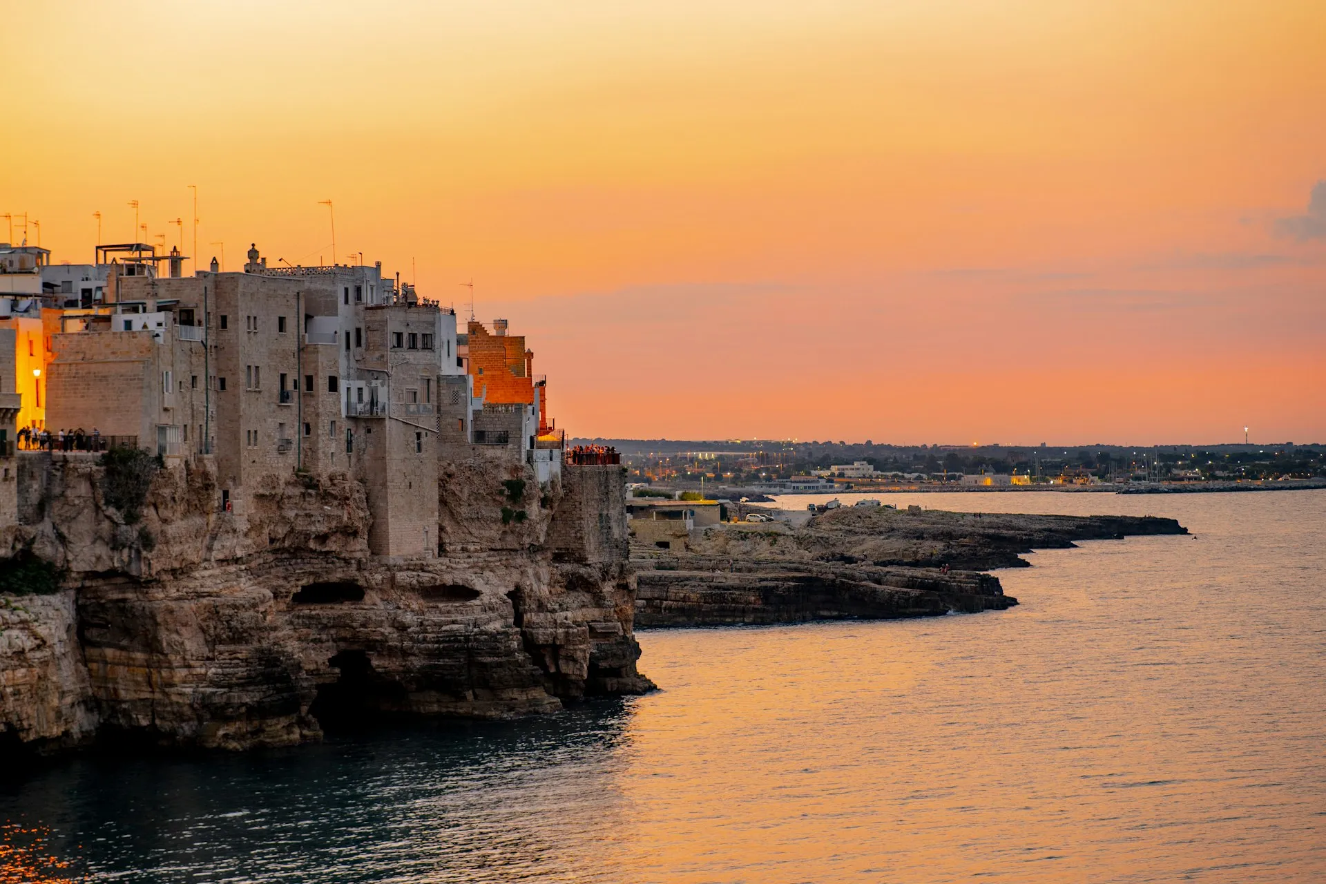 Kystby i Puglia ved solnedgang