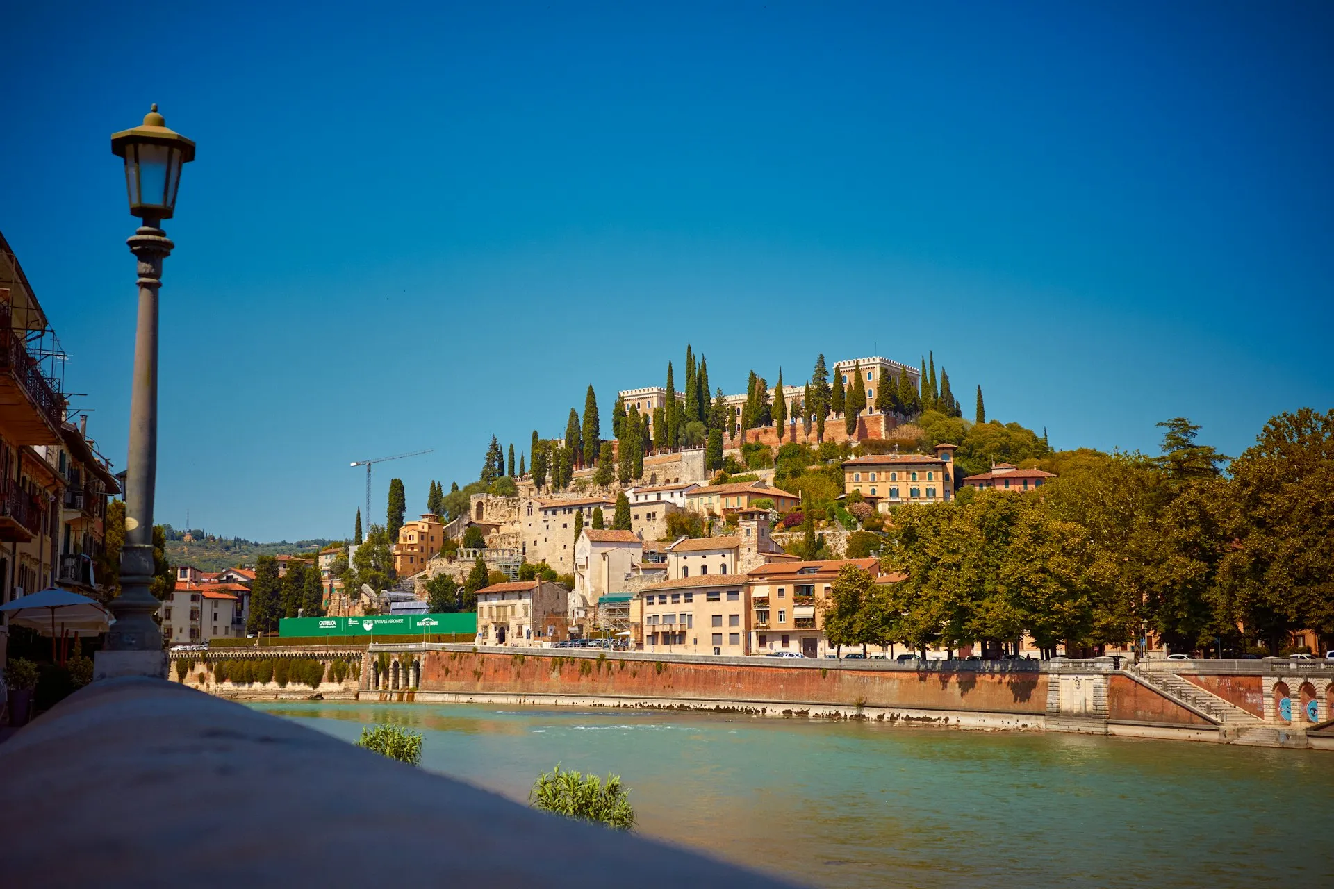 Verona med floden Adige og Castel San Pietro
